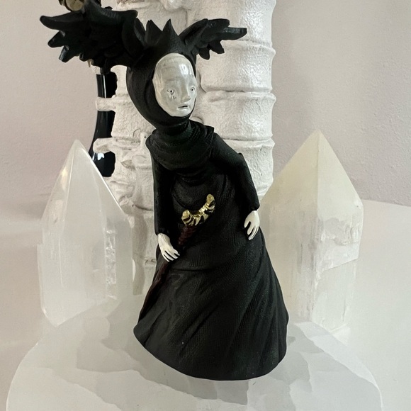 Halloween Witch Figurine Resin Statue - Picture 2 of 5